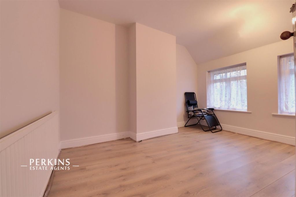 Property photo 2 of 6 Bed 1.Jpg