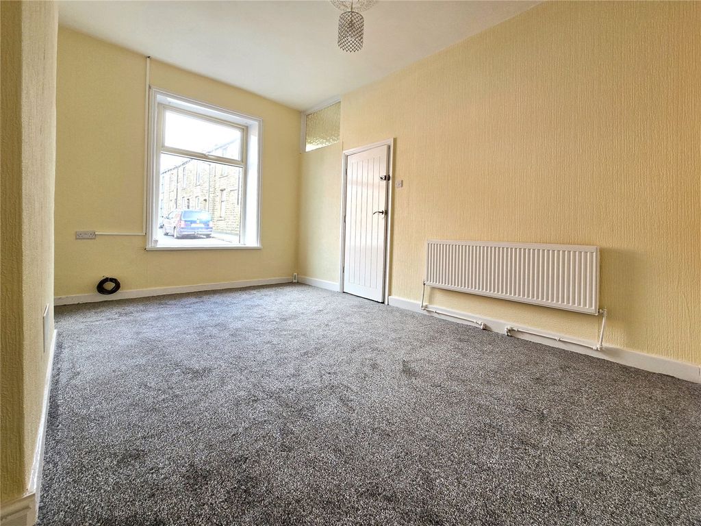 Property photo 2 of 15 Lounge