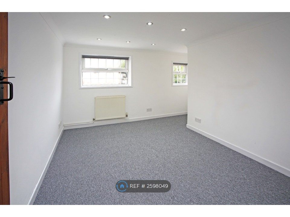 Property photo 3 of 9 Bedroom