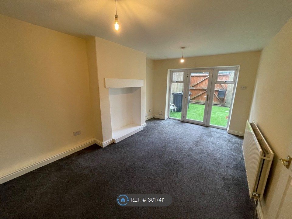 Property photo 1 of 12 Living Room.