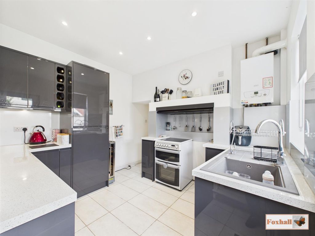 Property photo 2 of 19 Kitchen