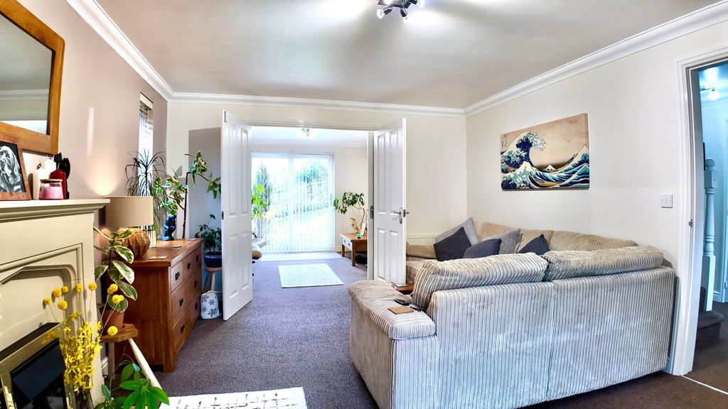 Property photo 2 of 31