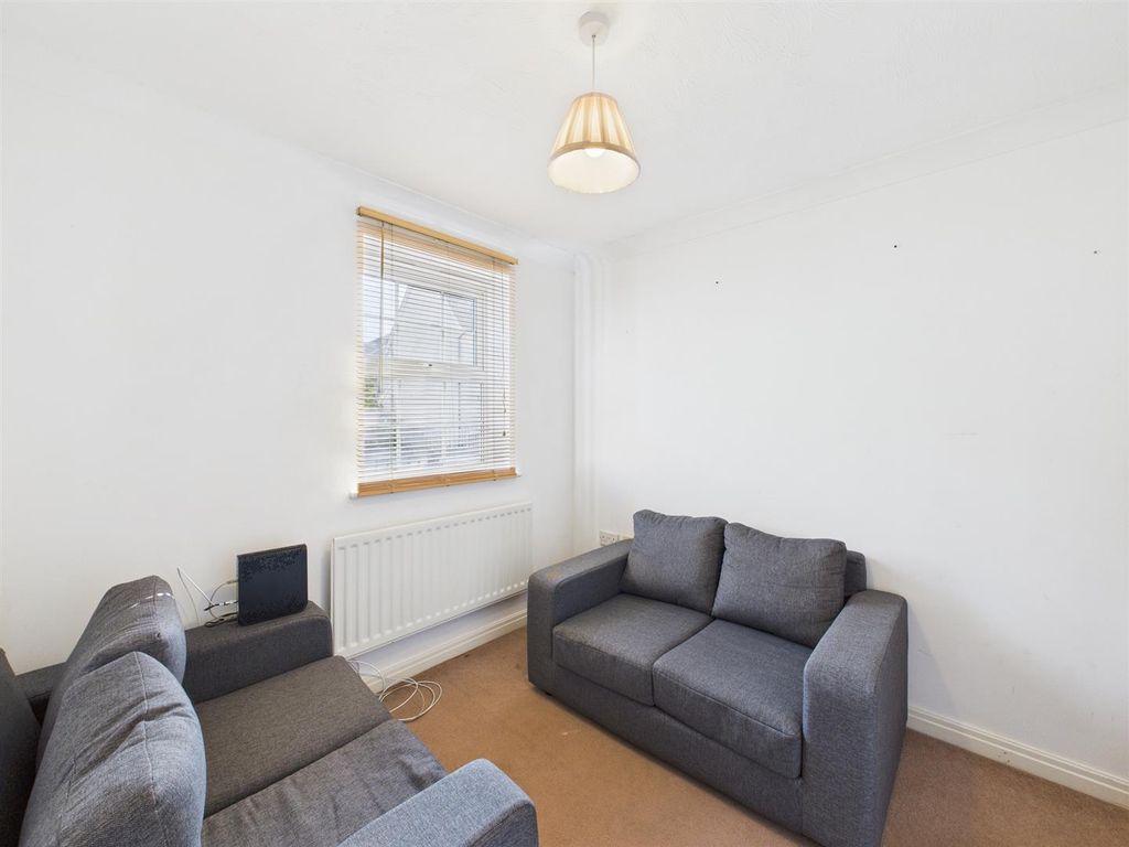 Property photo 2 of 9 Cam04063G0-Pr0112-Still001.Jpg