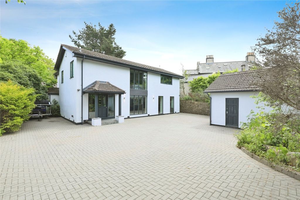 Property photo 1 of 50 Picture No. 32