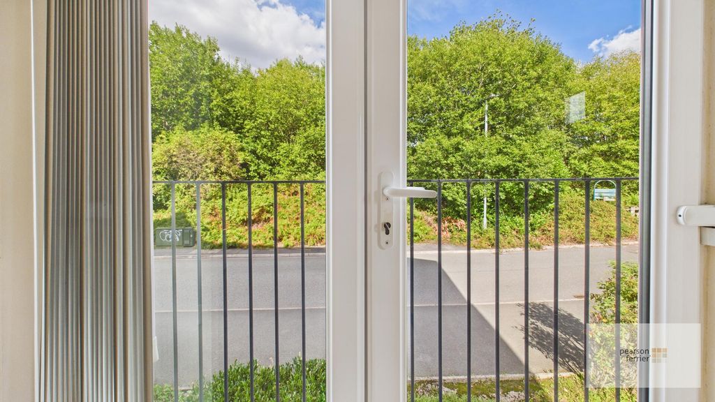 Property photo 3 of 10 Balcony
