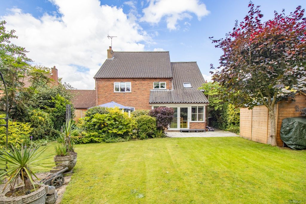 Property photo 2 of 28 3396005
