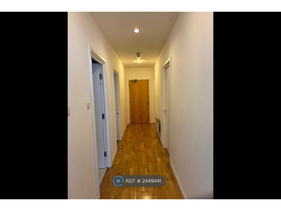 Property photo 2 of 19 Entrance Hall