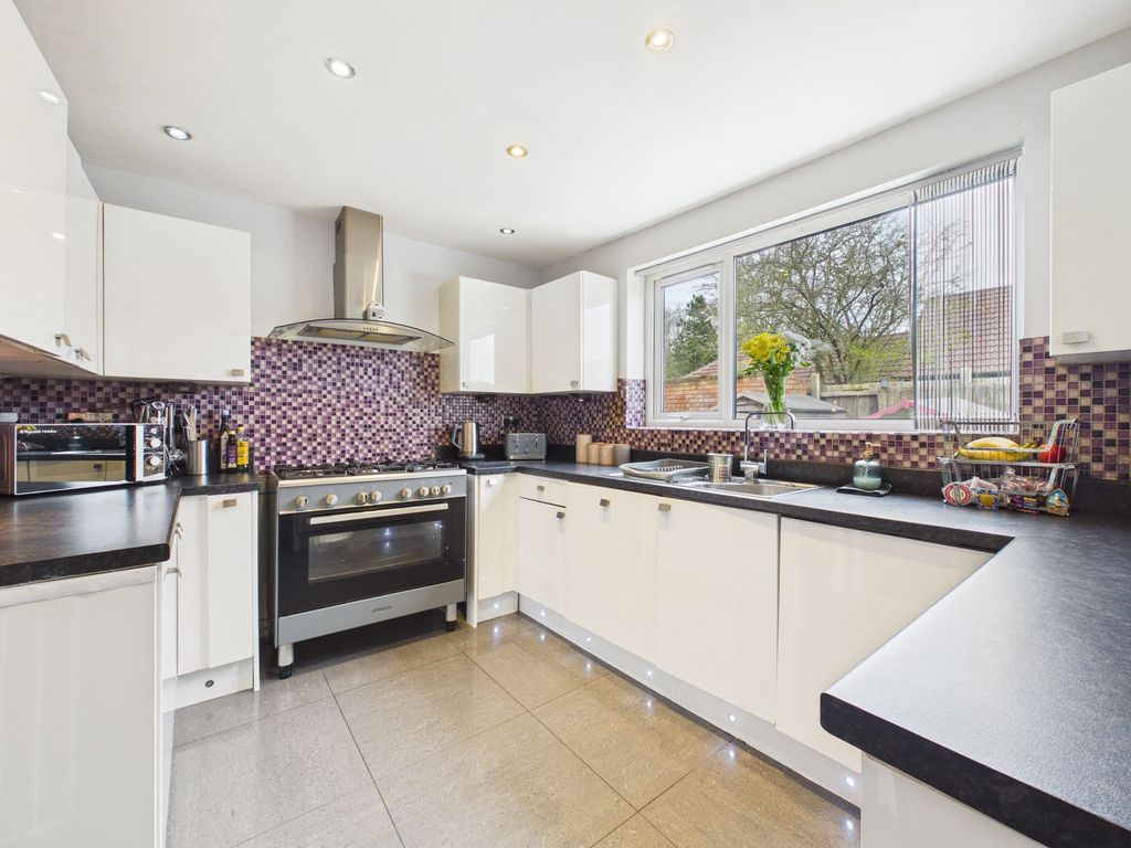 Property photo 2 of 14 Kitchen