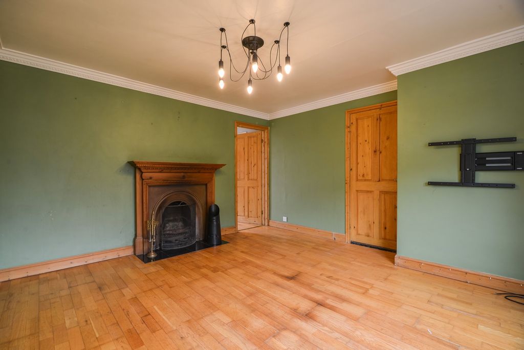 Property photo 3 of 27