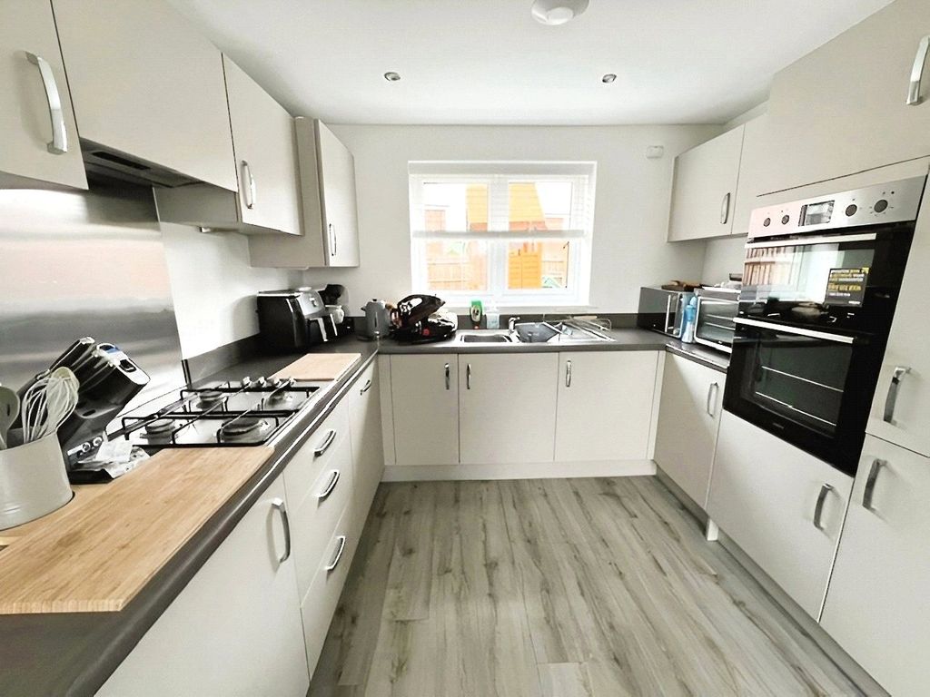 Property photo 3 of 14 Kitchen