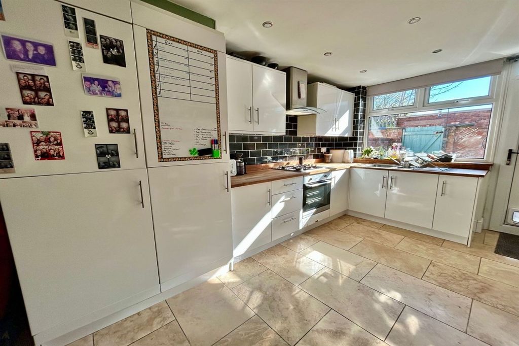 Property photo 2 of 20 Kitchen