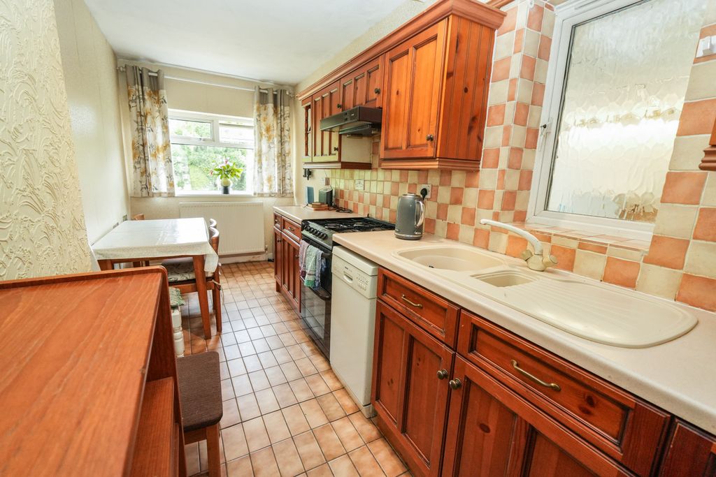 Property photo 3 of 19 Kitchen/Breakfast Room