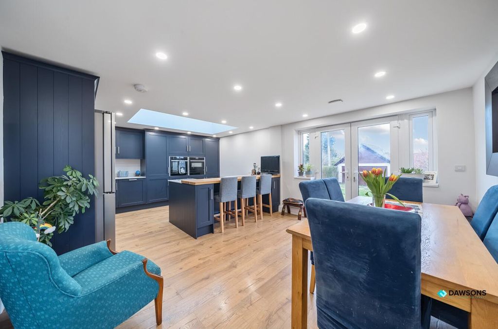 Property photo 2 of 49 98c7Aa9B-880E-466A-9Eab-1B6c1Cdc9c6A.Jpg