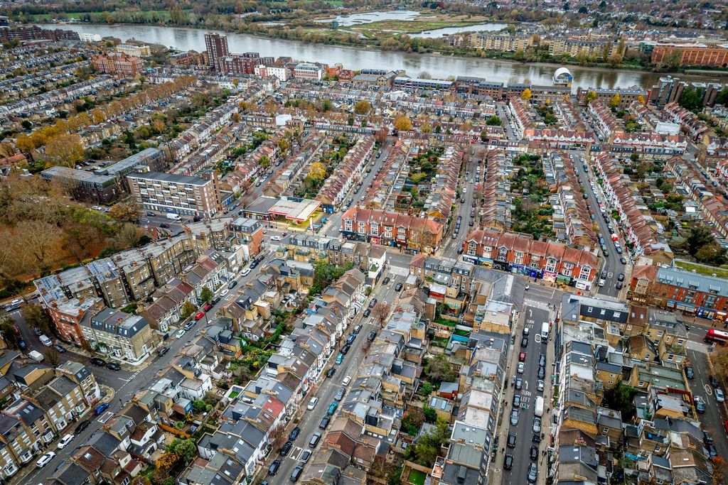 Property photo 3 of 9 Averill Street-10.Jpg