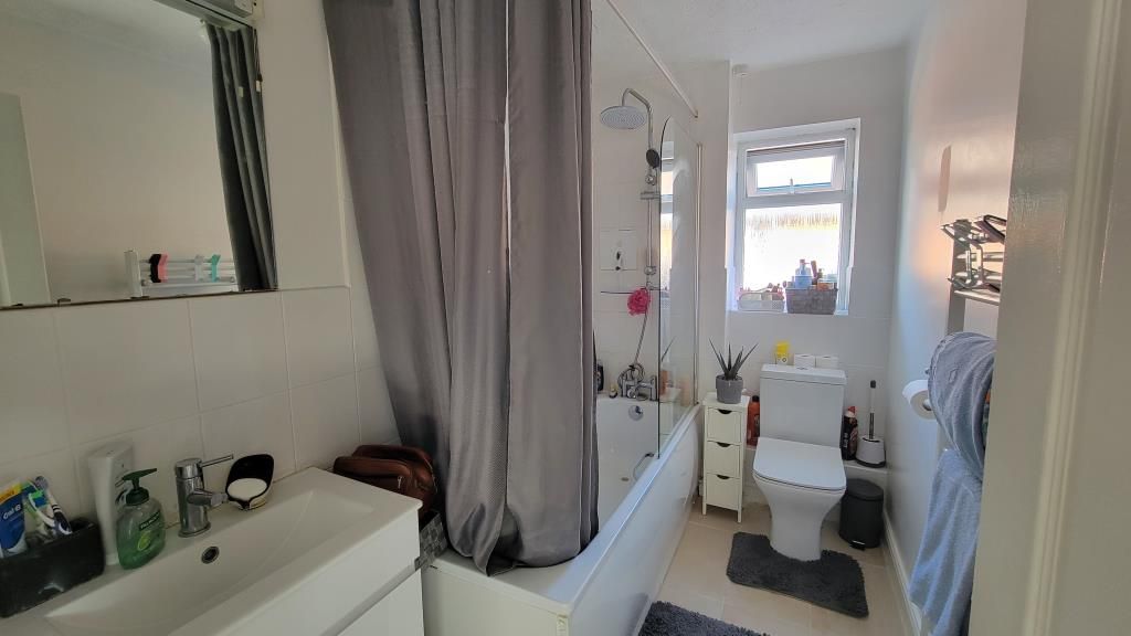 Property photo 3 of 8 Bathroom