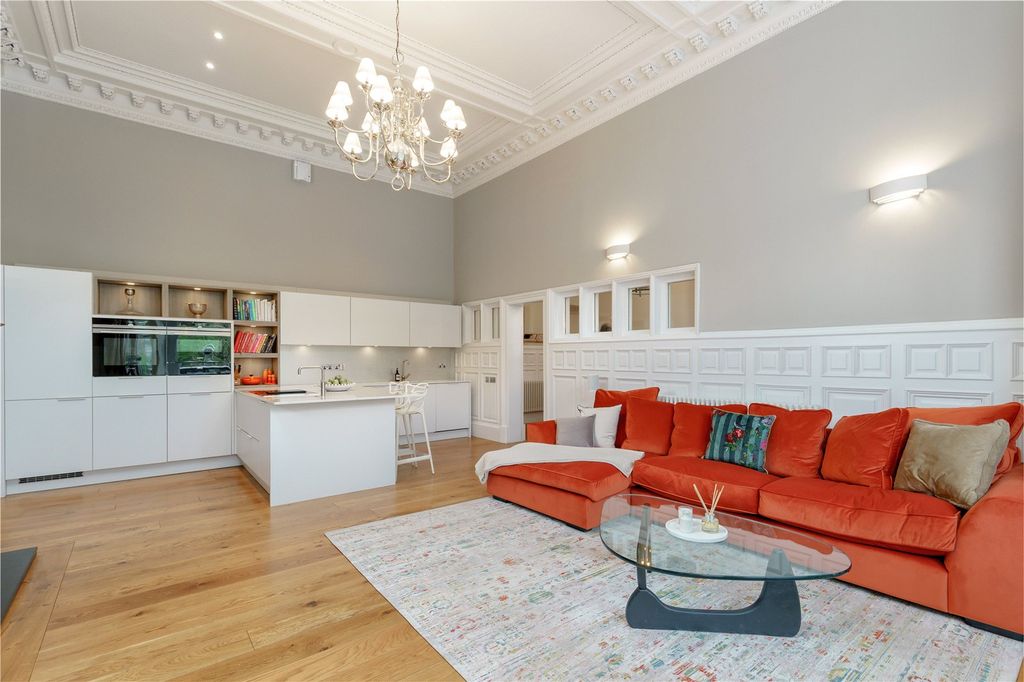 Property photo 1 of 16 Sitting Room/Kitchen