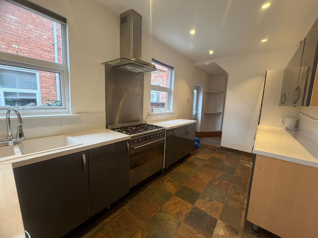 Property photo 3 of 20 Kitchen