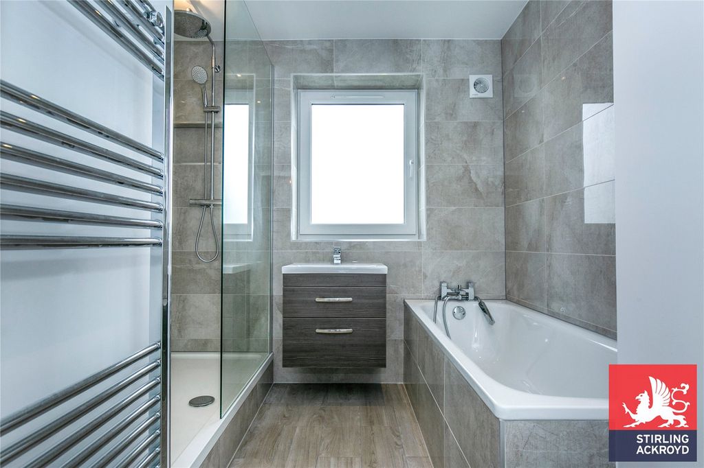 Property photo 2 of 9 Bathroom
