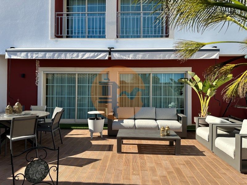 Property photo 2 of 99