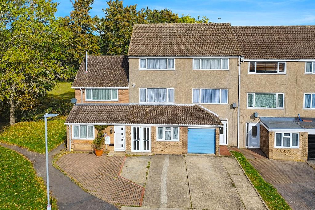 Property photo 1 of 12 Semi-Detached Homes With Garden Views.Png