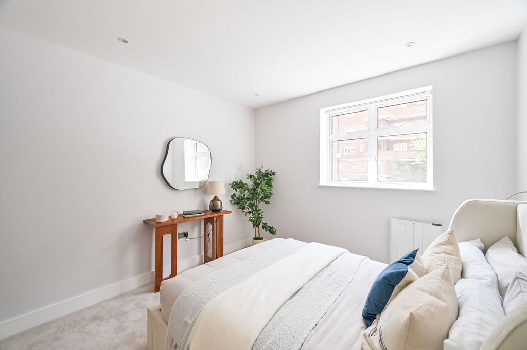 Property photo 2 of 31
