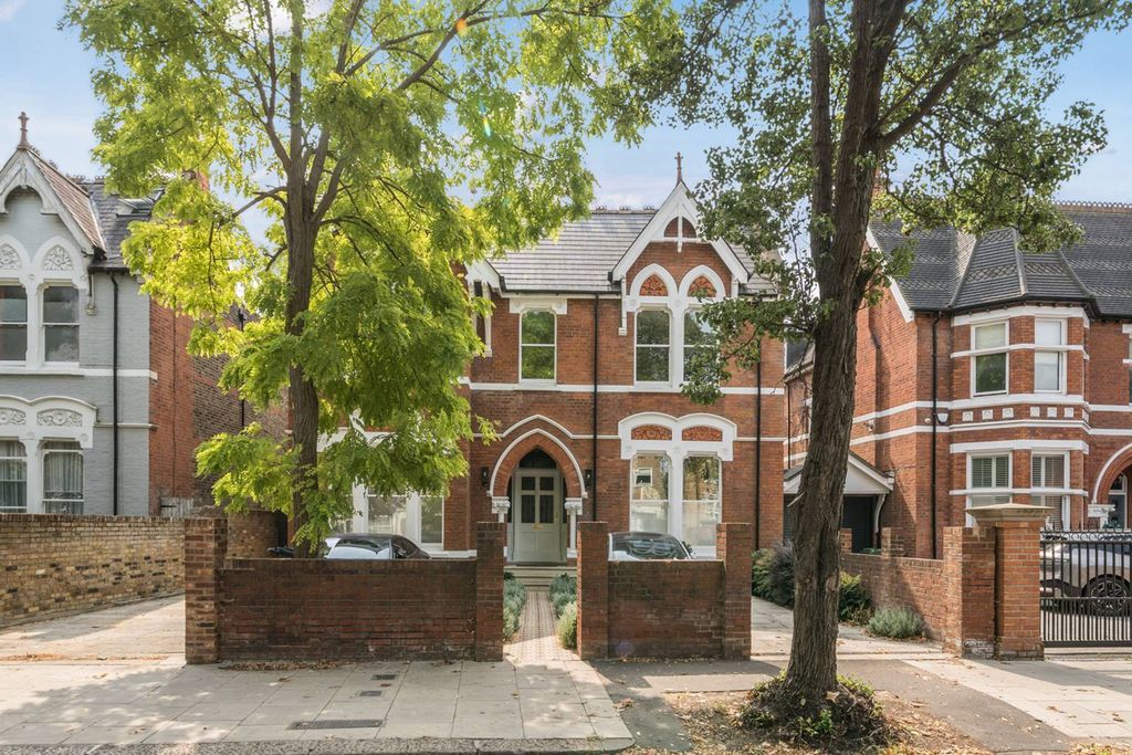 Property photo 2 of 21