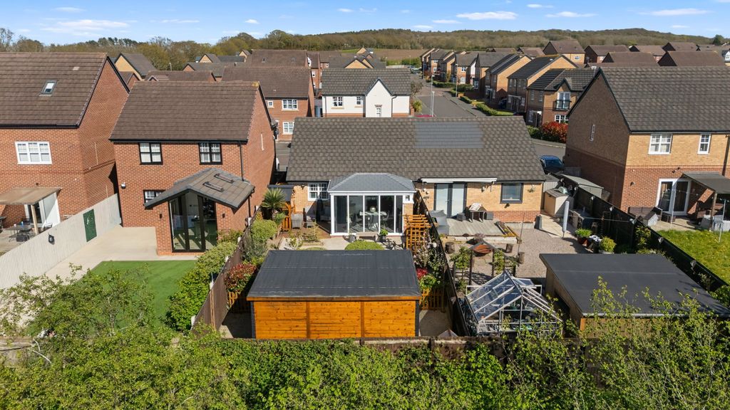 Property photo 2 of 33