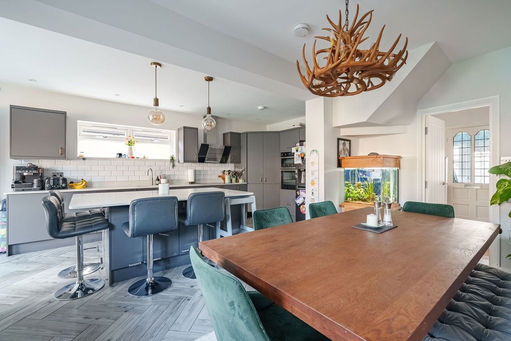 Property photo 3 of 33