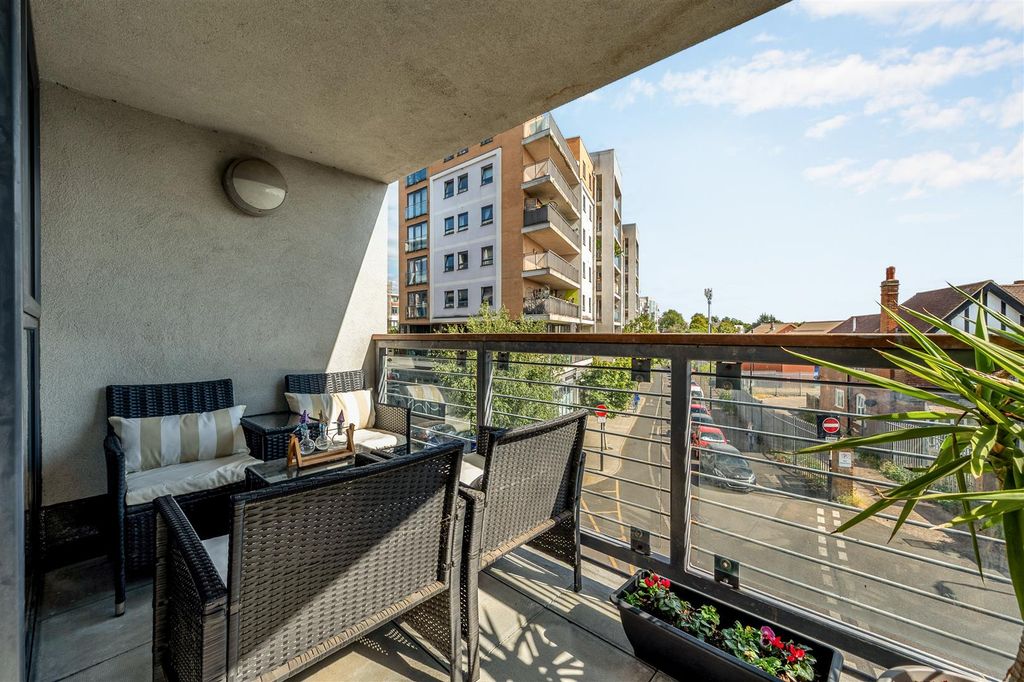 Property photo 2 of 15 30 Ampere House-13.Jpg