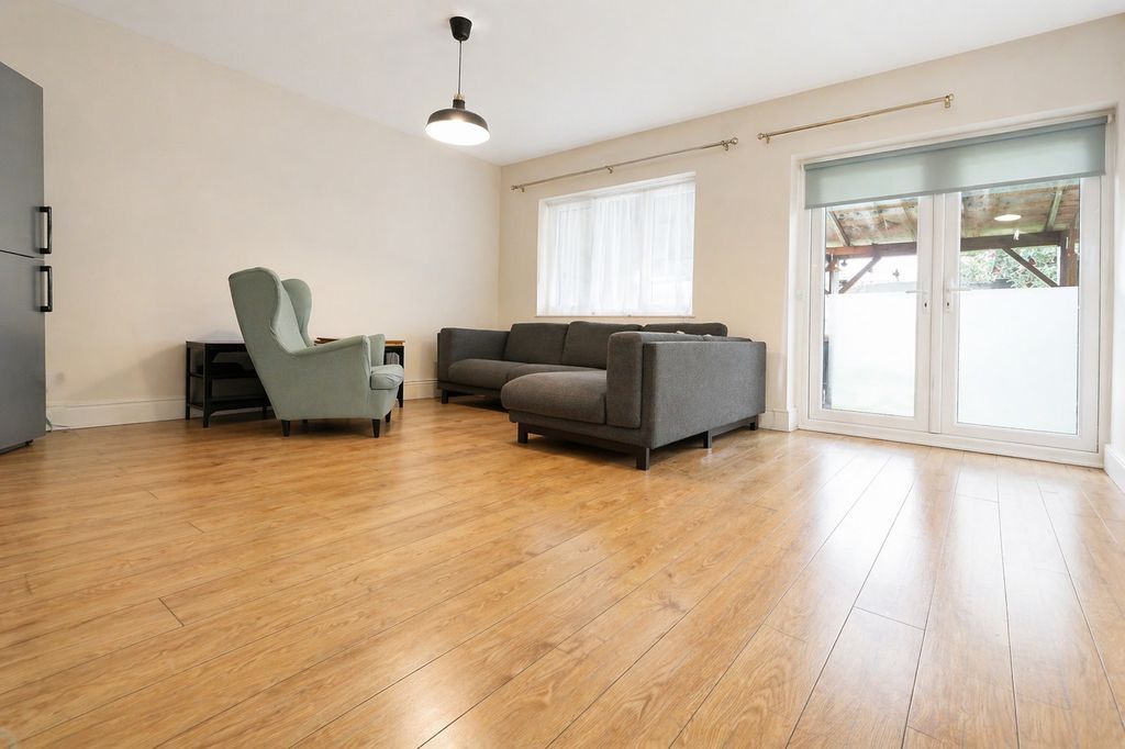 Property photo 2 of 12 Photo 6