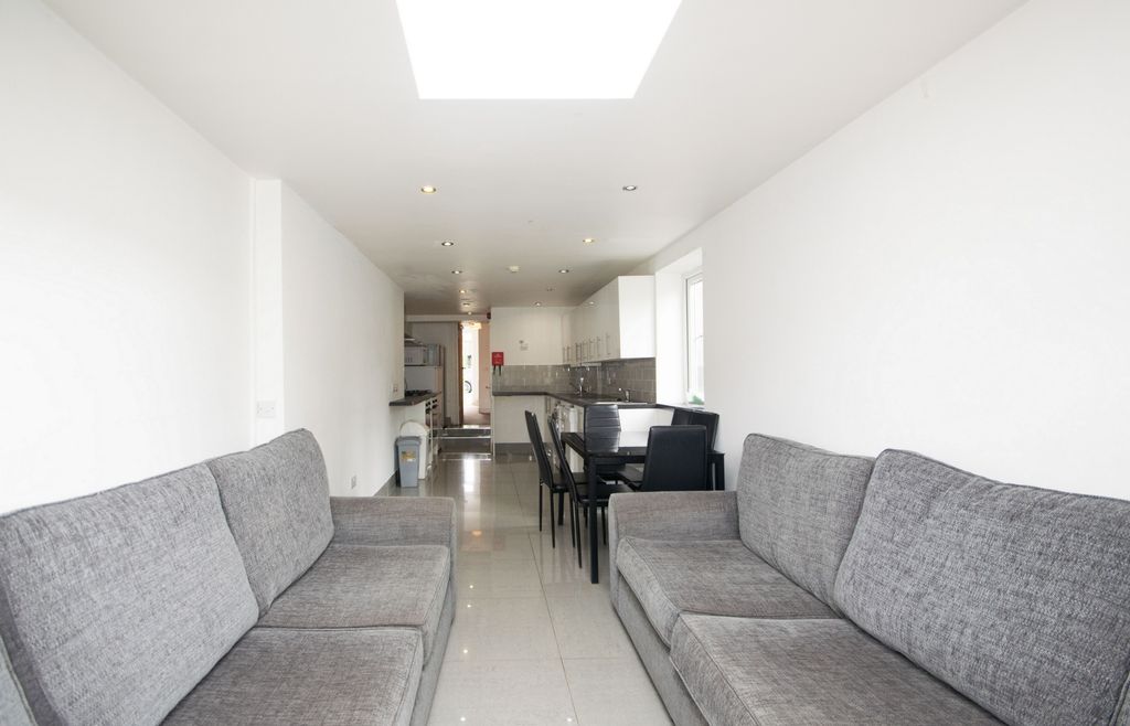 Property photo 3 of 15 Photo 4