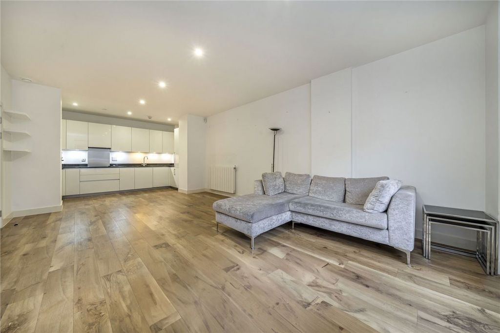 Property photo 3 of 10