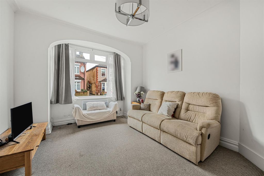 Property photo 2 of 9 21_71040.Jpg