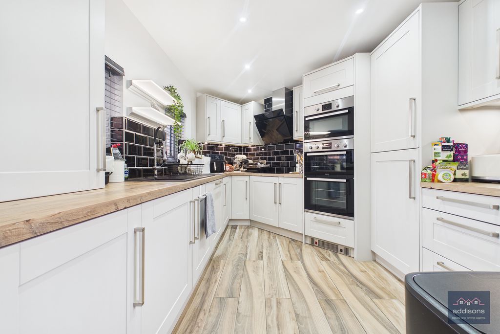 Property photo 2 of 17 Photo 10