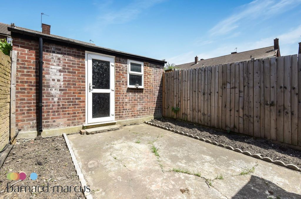 Property photo 3 of 11 Garden