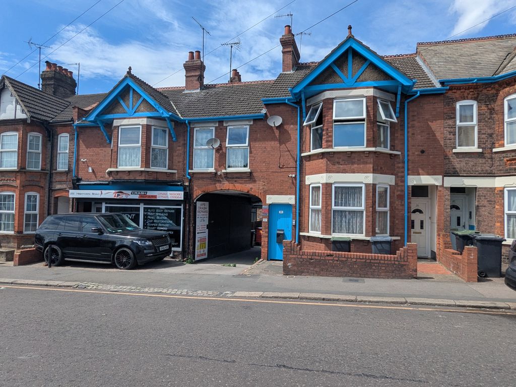 Property photo 2 of 6 251-253 Hightown Road, Luton 