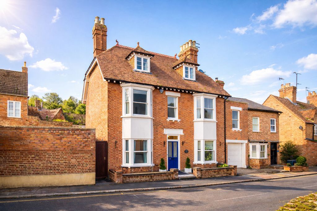 Property photo 1 of 44