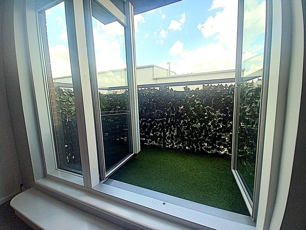 Property photo 2 of 5 Balcony