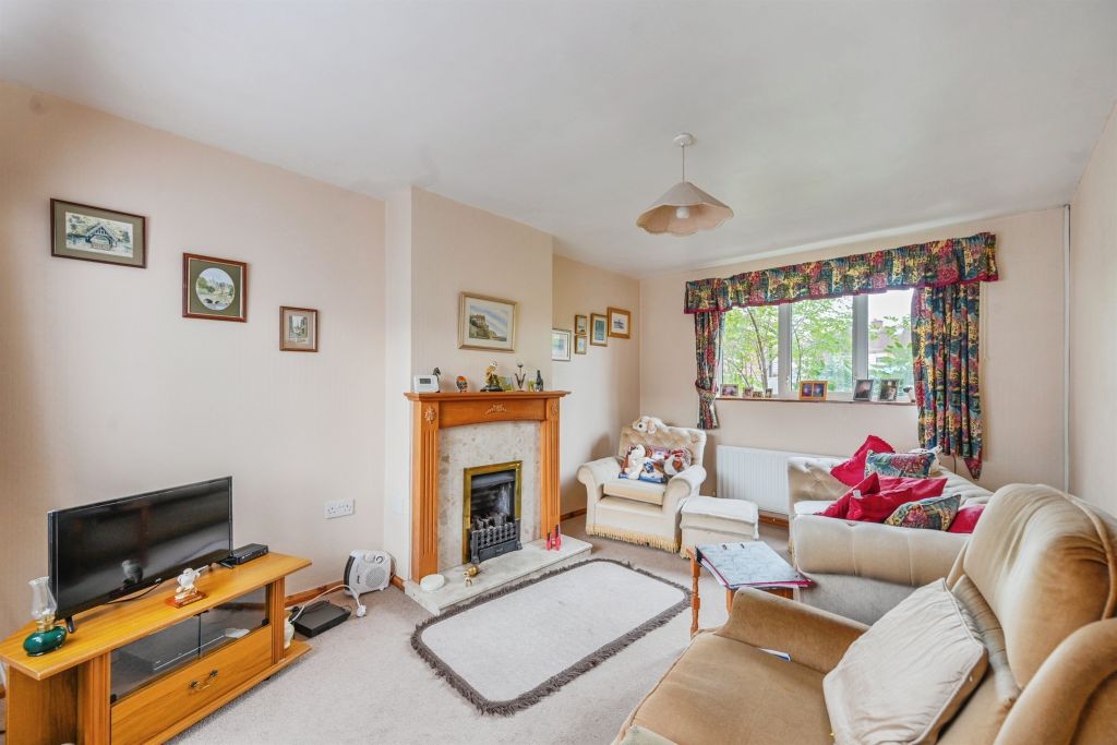 Property photo 3 of 17 Lounge