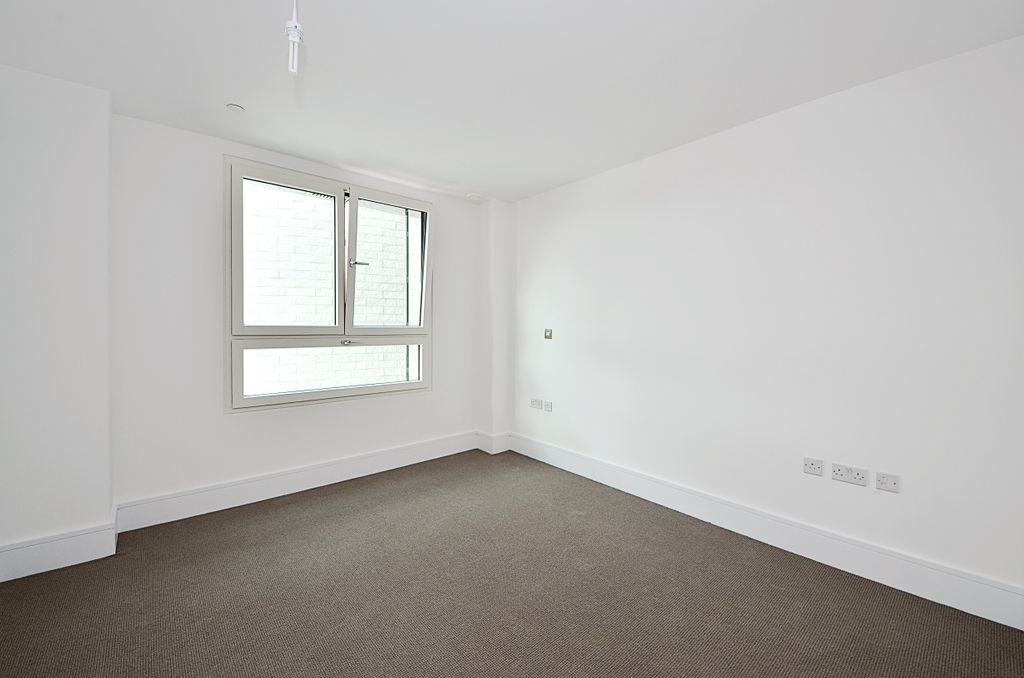 Property photo 3 of 6 Bedroom