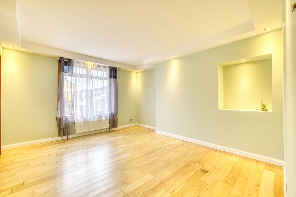 Property photo 3 of 40 Lounge