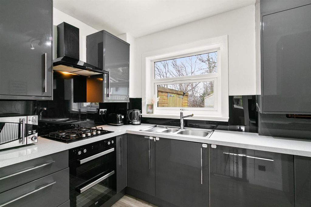 Property photo 3 of 24