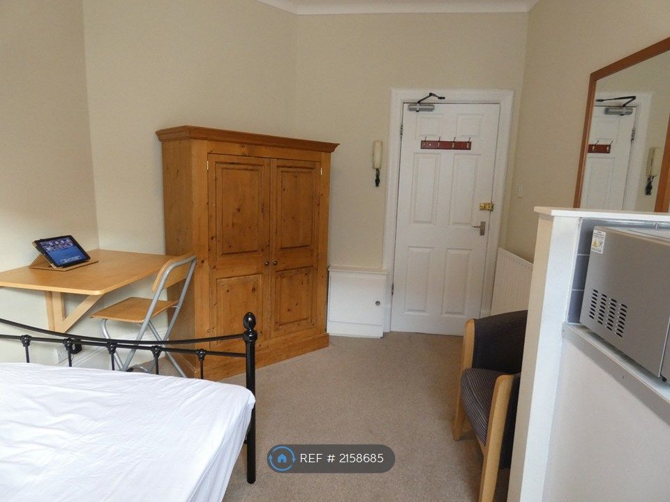 Property photo 2 of 11 Bedsit