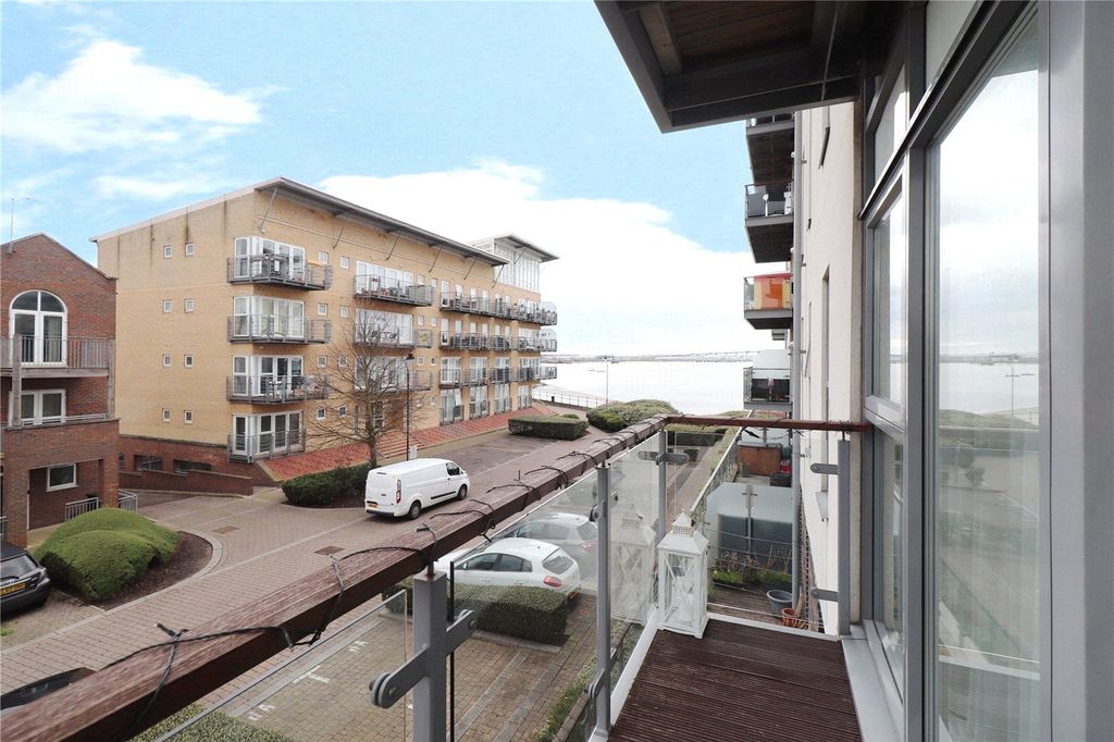 Property photo 2 of 18 Balcony