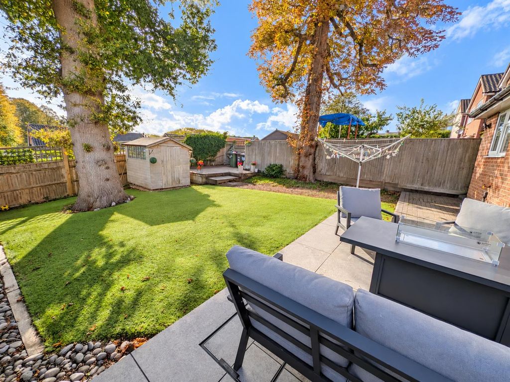 Property photo 2 of 17 Bright Autumn Garden Patio And Lawn.Png