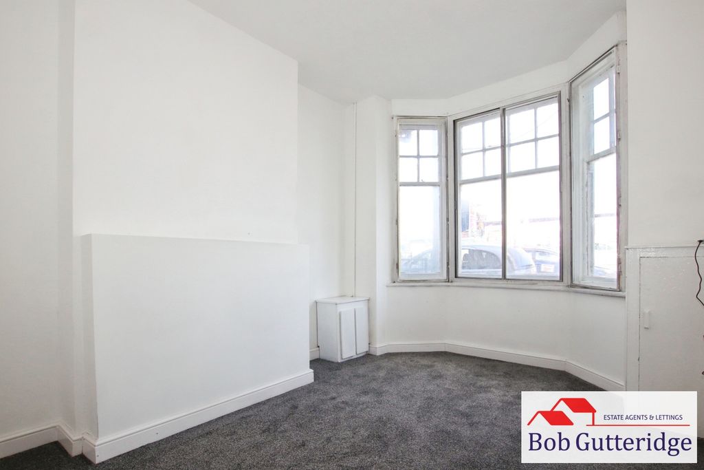 Property photo 3 of 26 Bay Fronted Lounge