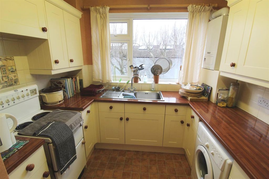 Property photo 3 of 9 Kitchen New.Jpg