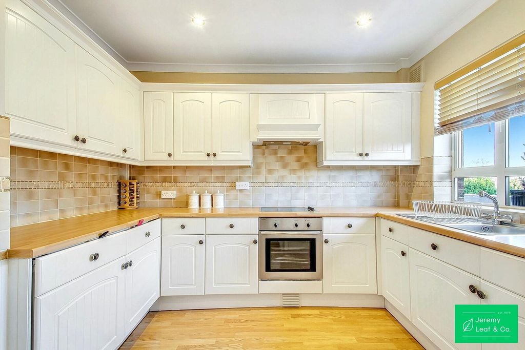 Property photo 3 of 14 Kitchen