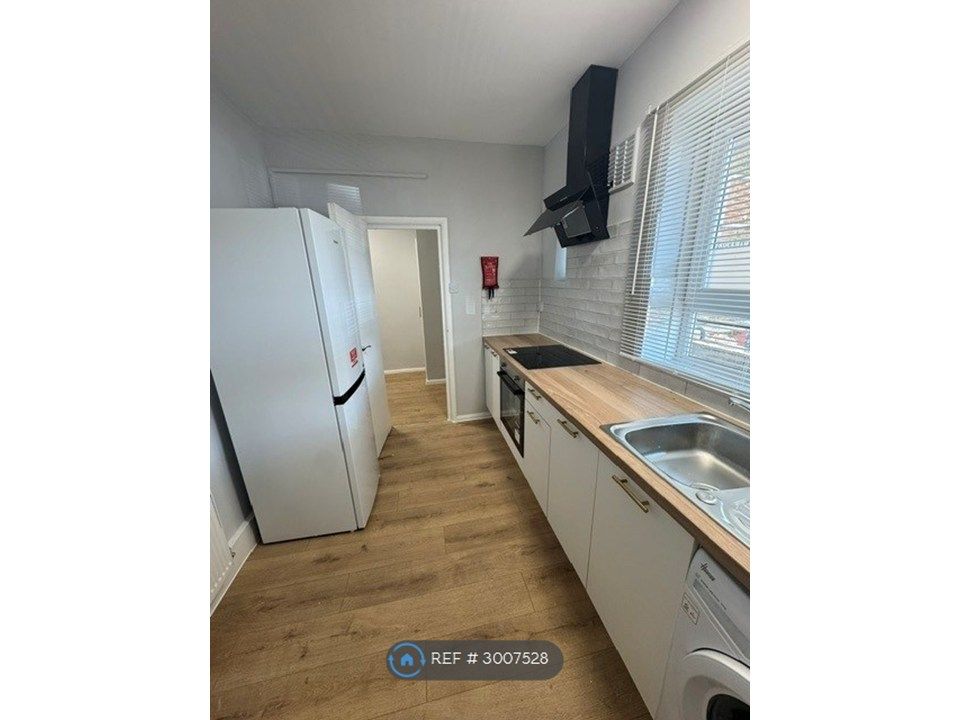 Property photo 2 of 10 Kitchen