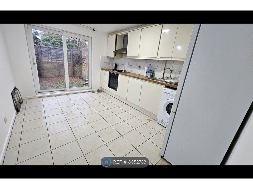 Property photo 1 of 17 Kitchen